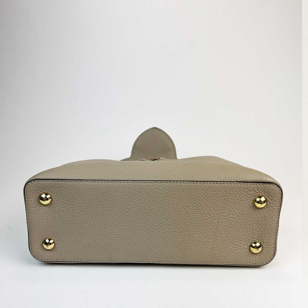 Capucines leather handbag Louis Vuitton Beige in Leather - 35127642